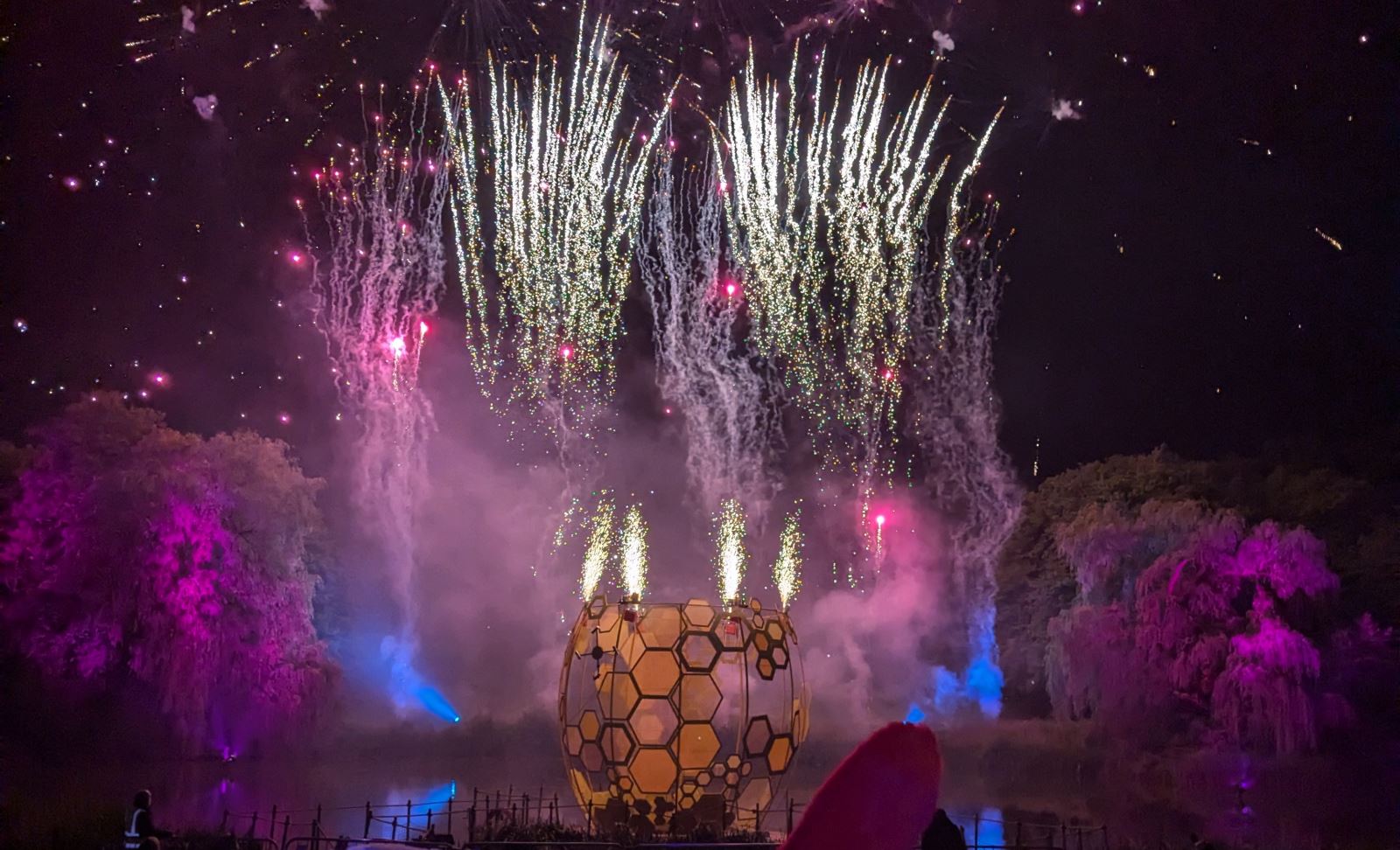 Honeypot with colourful fireworks. 